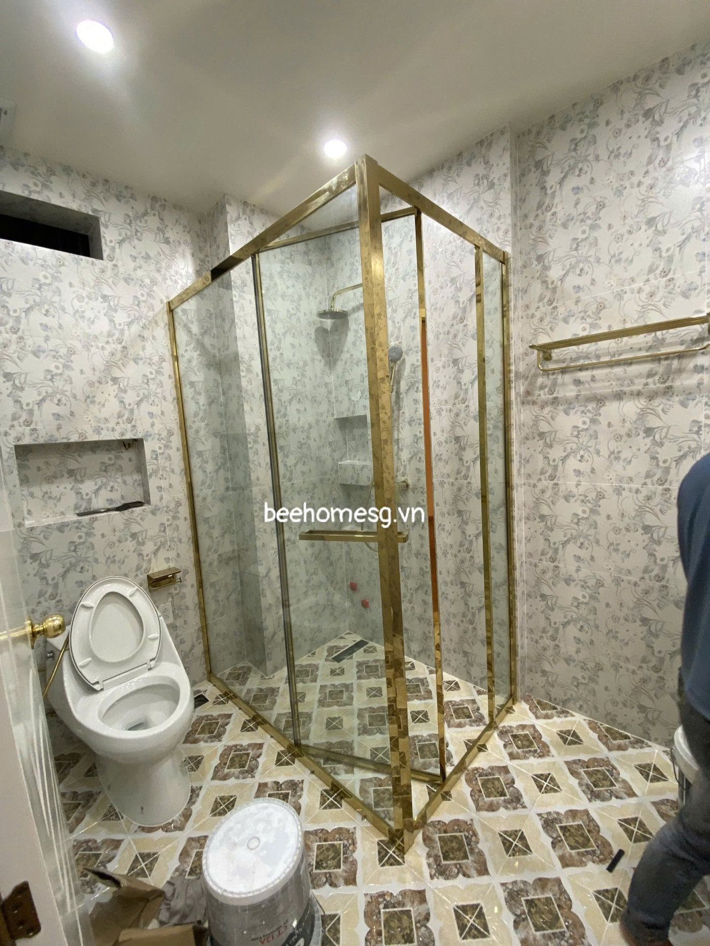 Phòng tắm kính cửa lùa gấp 90 độ BeeHome