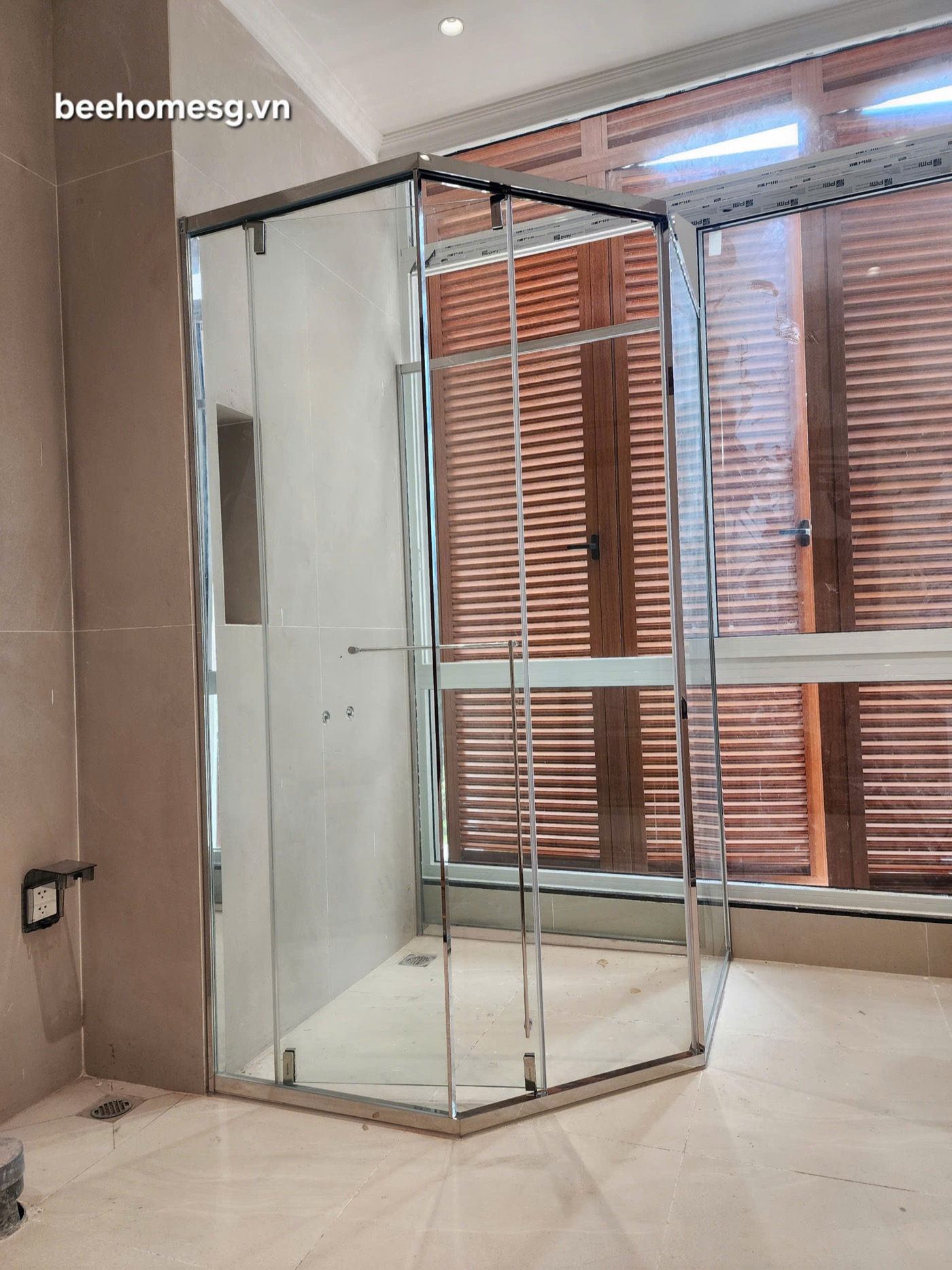 Phòng tắm kính cửa trượt 135 độ BeeHome