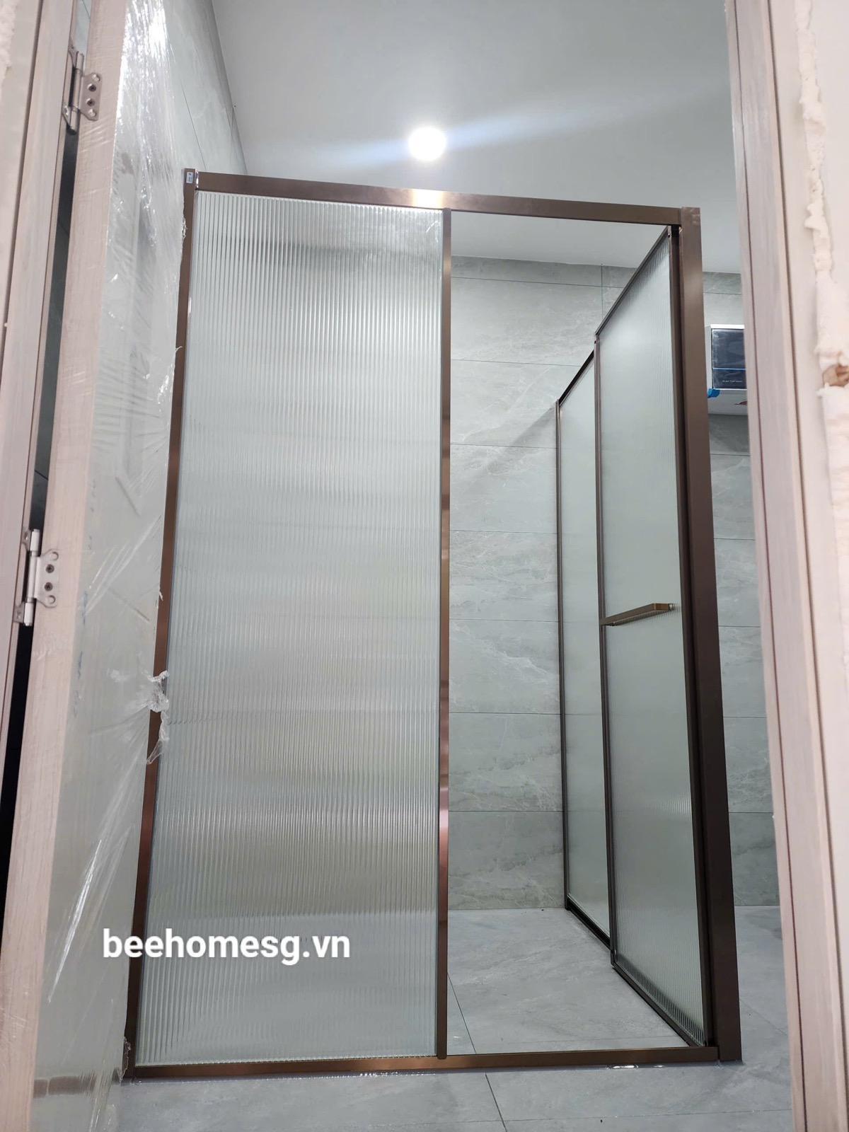 Phòng tắm kính cửa lùa gấp 90 độ hoàn thiện