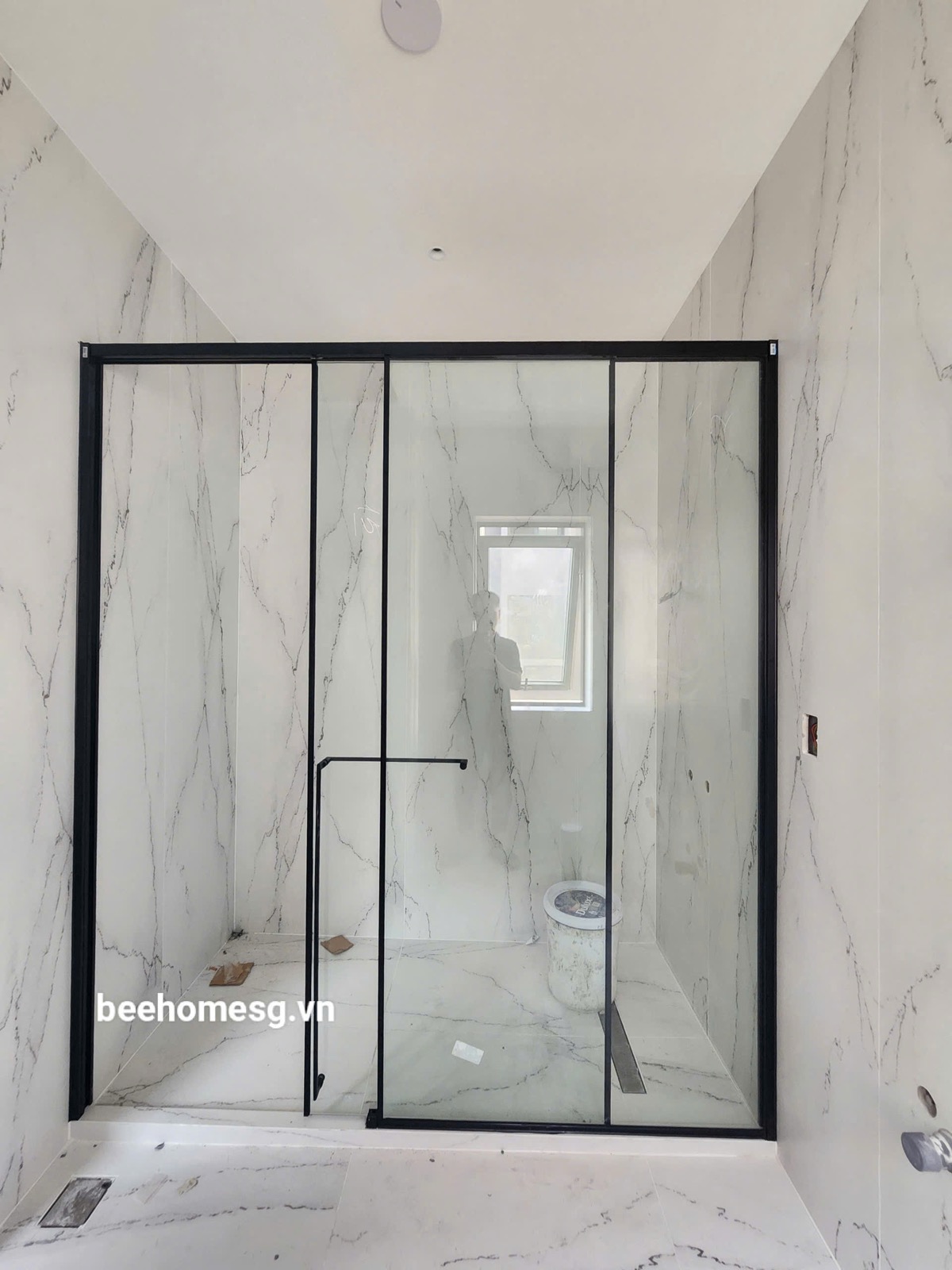 Mẫu cabin tắm kính lùa thẳng hiện đại