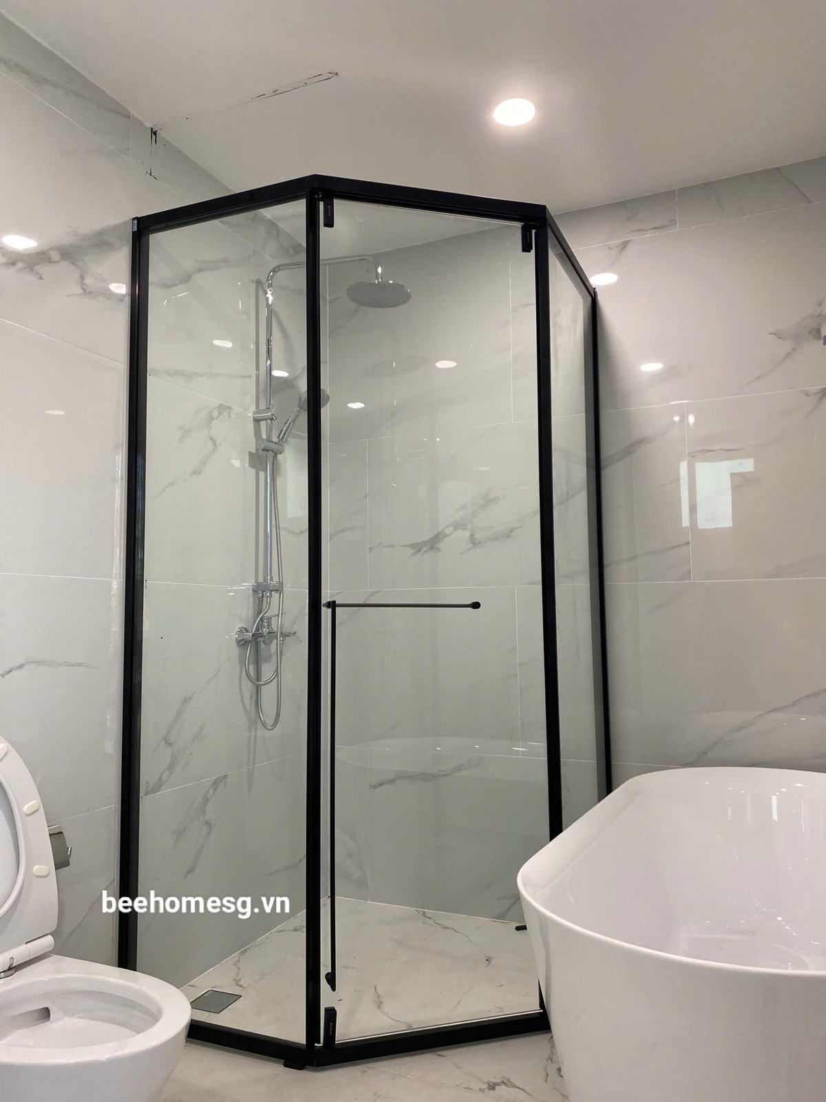 Phòng tắm kính lùa slim góc 135 độ