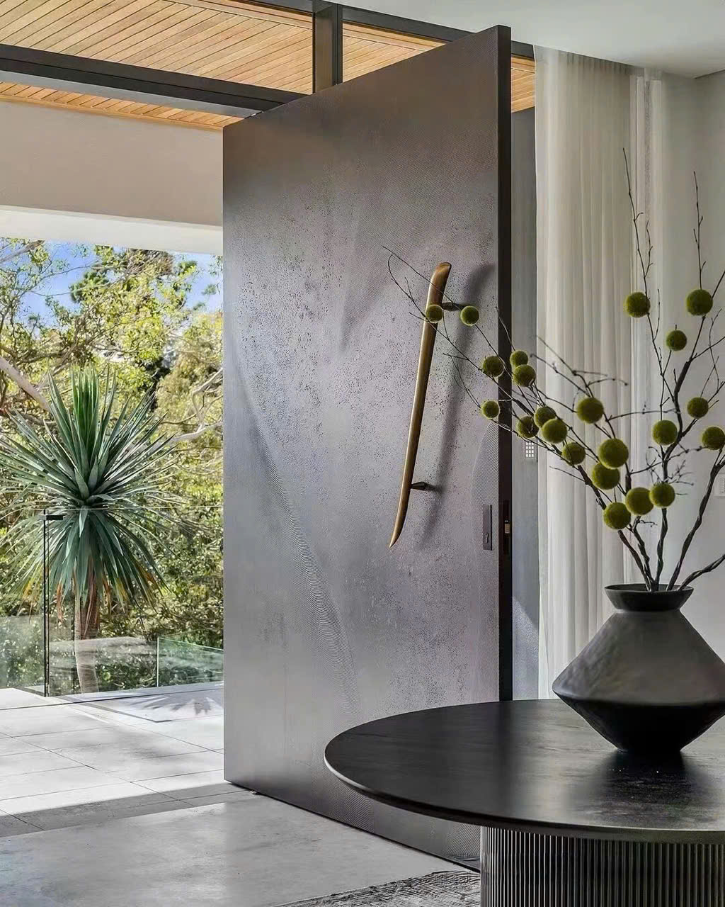 Cửa nhôm biệt thự hiện đại vân đá